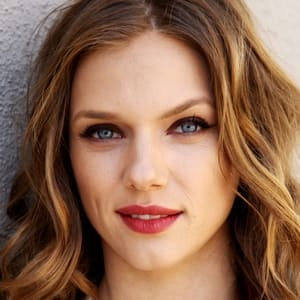 Tracy Spiridakos