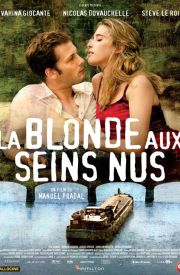 La blonde aux seins nus